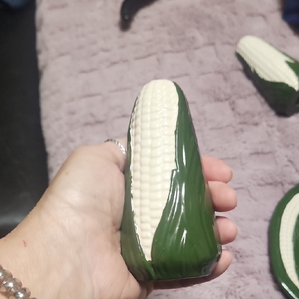 🌽Corn-Inspired Green and Whiteish Salt and Pepper. Corn Holders Better Server. - Picture 9 of 11
